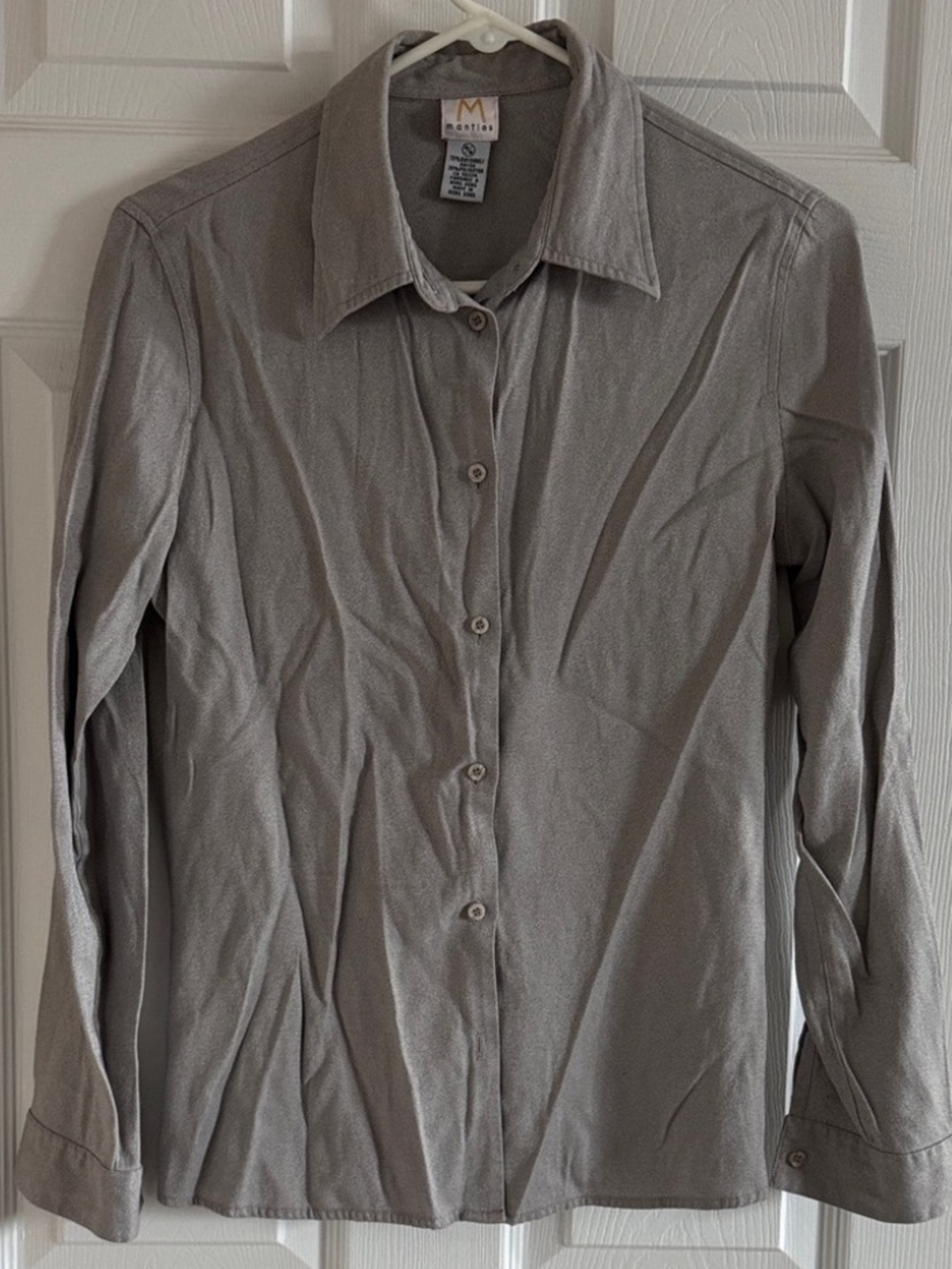 Mantles Women’s Gray Button-Up Blouse